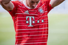 PG游戏-莱万多夫斯基在拜仁比赛中爆冷，高光表现引发热议！的简单介绍