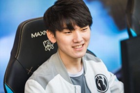 PG游戏- JackeyLove在瑞士队比赛中重返赛场，重要助攻引发热议！赢得满堂喝彩